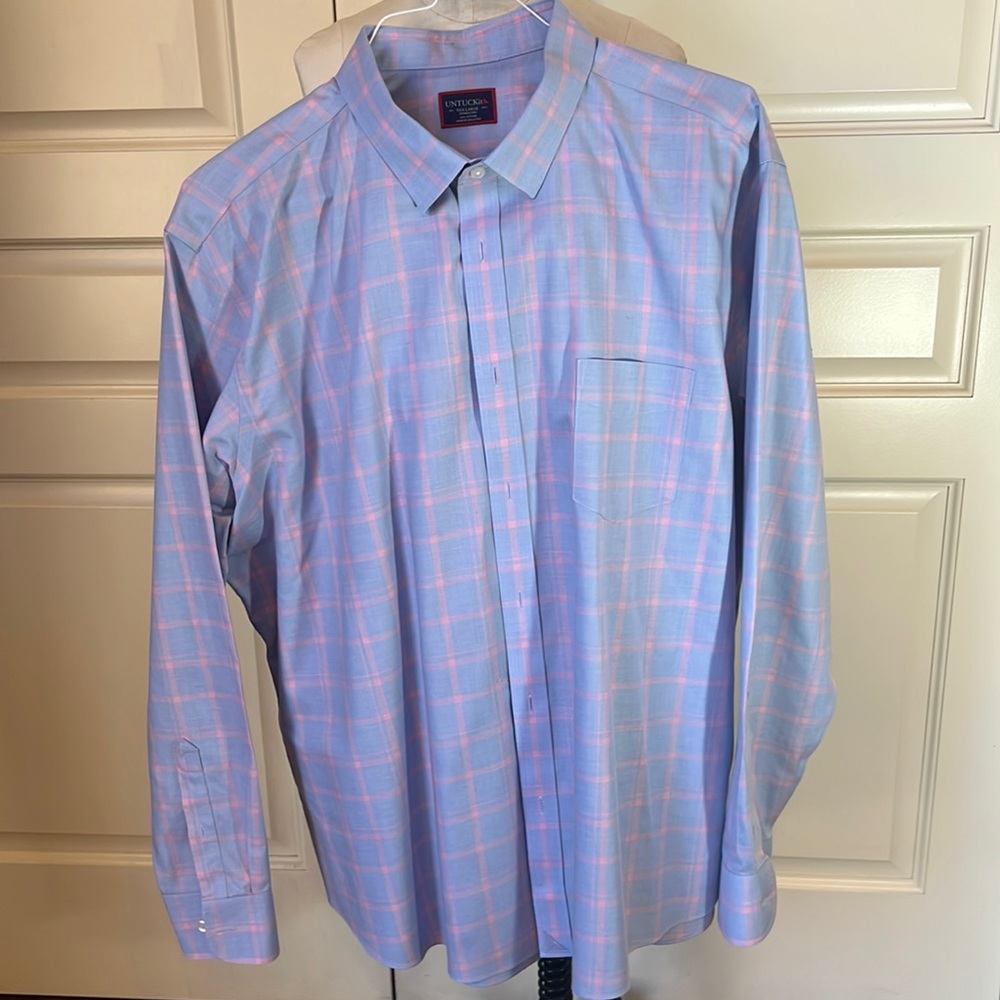 UNTUCKit Men’s long sleeved buttoned down shirt